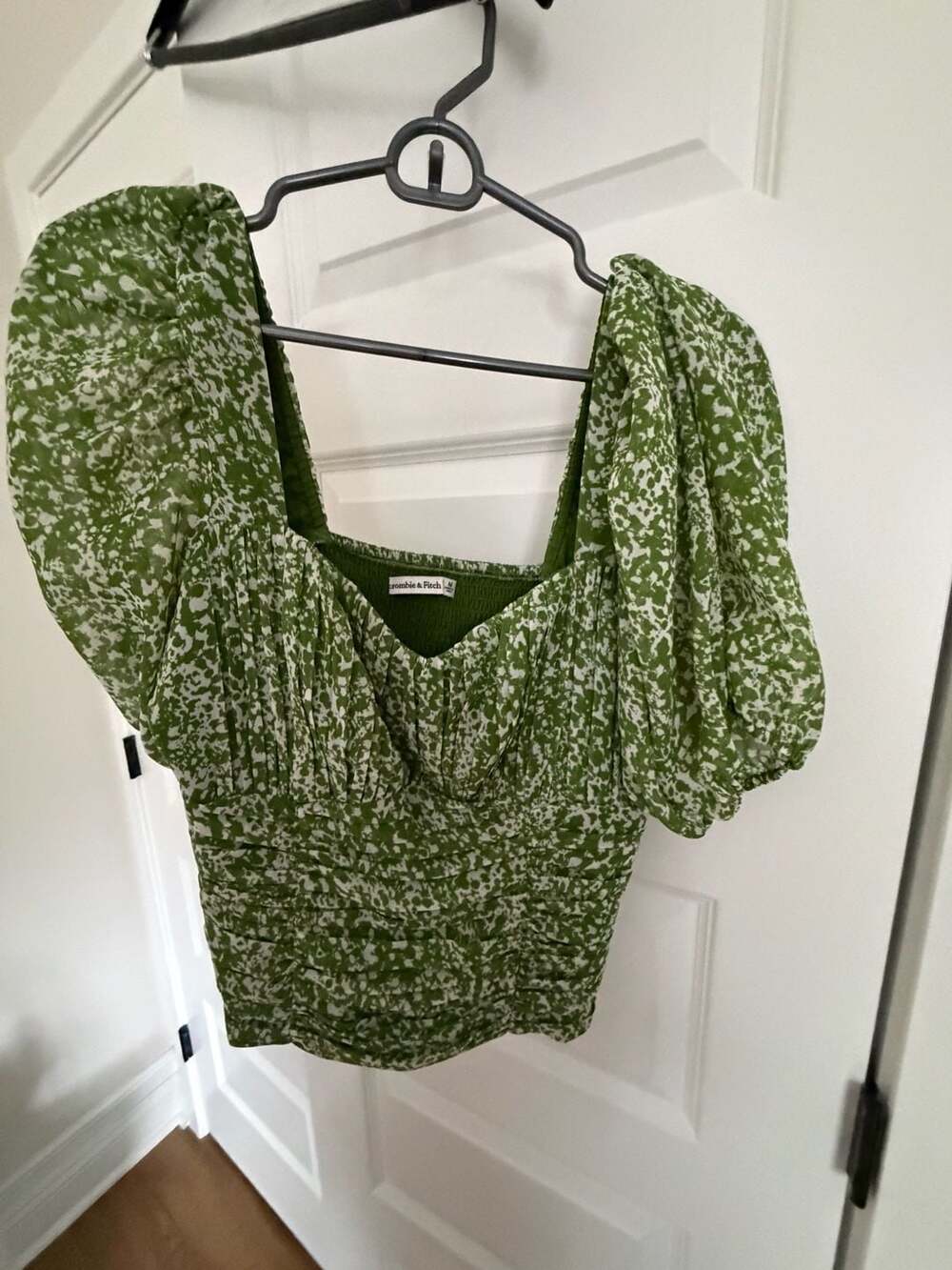 Abercrombie & Fitch Puff Sleeve Crop Top Size M Green Floral Sweetheart